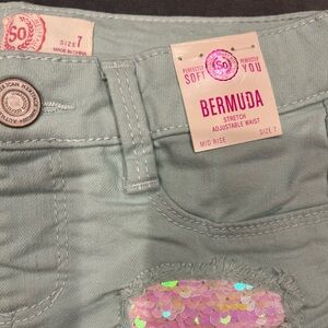 Soft Bermuda stretch shorts